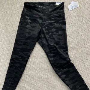 NWT old navy black camo leggings size XL